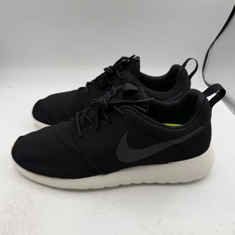 Nike Roshe One Running Shoes Mens Size 11 Black/White Sneakers 511881-010